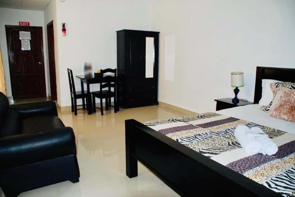 Coastal Bay Suite & Golf Cart Rental サン・ペドロ エクステリア 写真
