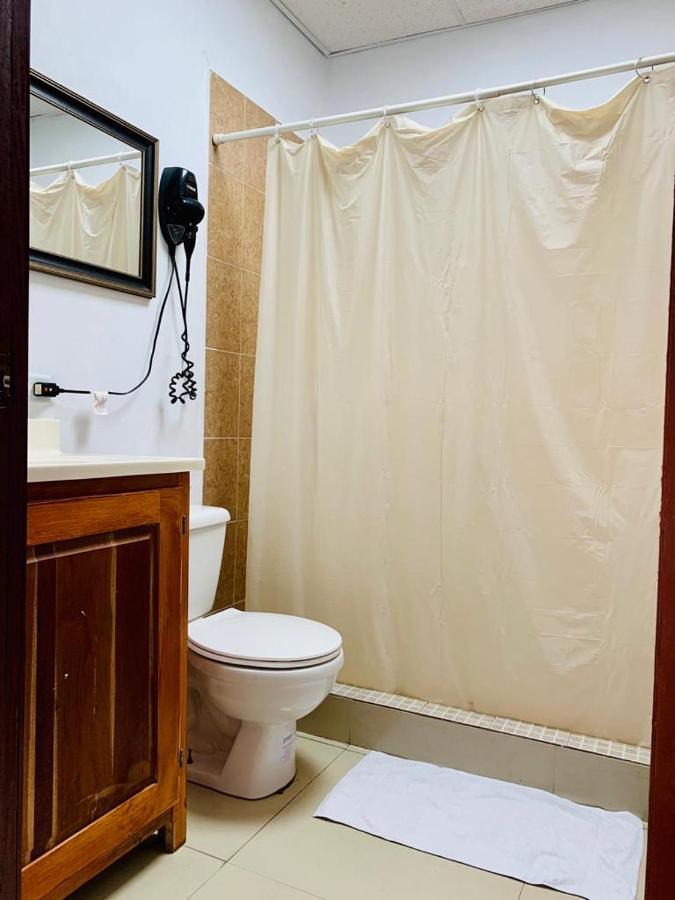 Coastal Bay Suite & Golf Cart Rental サン・ペドロ エクステリア 写真